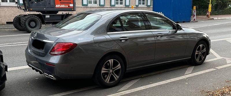 Gebraucht Mercedes E220 Exclusive 194 PS (142 kW) 2016 Grau Limousine