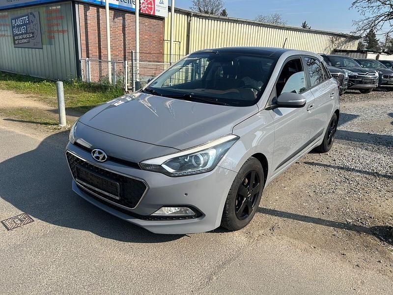 Gebraucht Hyundai i20 Style 101 PS (74 kW) 2016 Grau Limousine