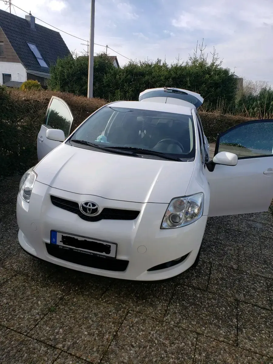 Gebraucht Toyota Auris 74 PS (54 kW) 2010 Weiß Kleinwagen