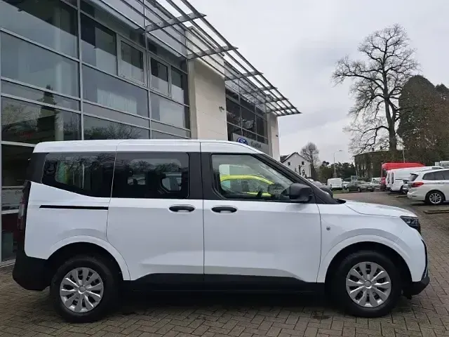 Gebraucht Ford Tourneo Courier Trend 125 PS (91 kW) 2024 Weiss Van / Kleinbus