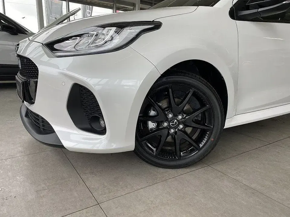 Neu Mazda 2 Homura-Line 116 PS (85 kW) 2025 Weiß Limousine