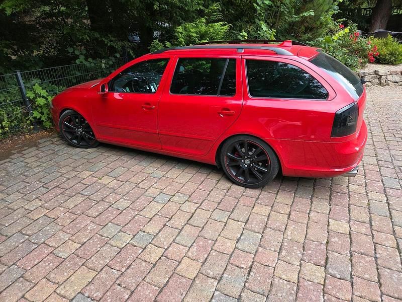 Rot Gebraucht 2006 Skoda Octavia RS Kombi | 4.000 € (Fairer Preis) - Bild 1/4