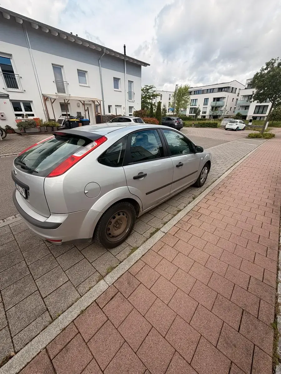 Gebraucht Ford Focus 101 PS (74 kW) 2006 Silber Limousine