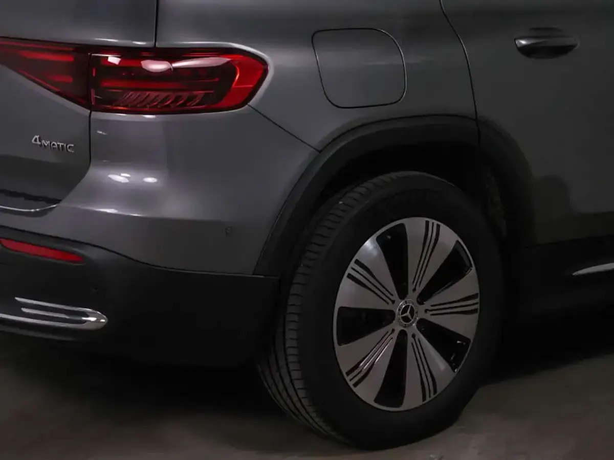 Gebraucht Mercedes EQB300 Progressive 167 kW (228 PS) 2025 Metalliclack mountaingrau SUV