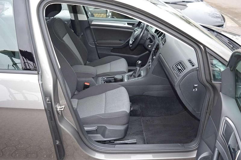 Second-hand VW Golf VII Trendline 86 CP (63 kW) 2016 Verde Berlinǎ