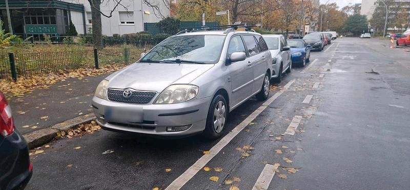 Grau Gebraucht 2004 Toyota Corolla Kombi | 3.200 € (Fairer Preis) - Bild 1/4