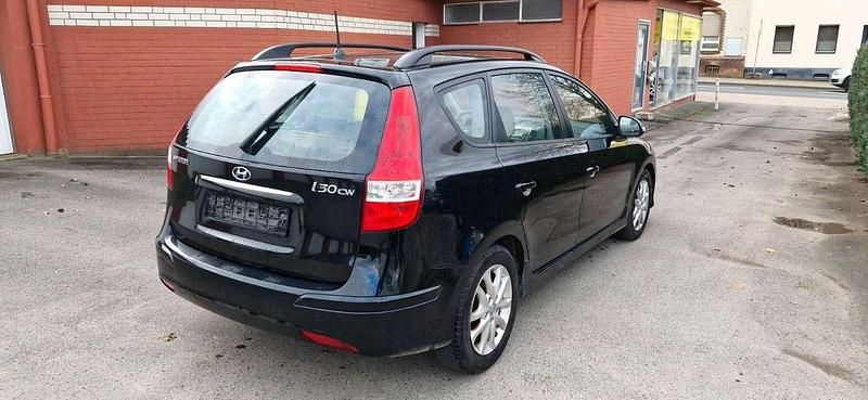 Gebraucht Hyundai i30 Edition 90 PS (66 kW) 2012 Schwarz Kombi