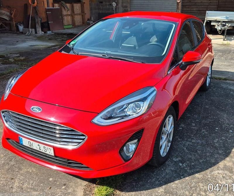 Gebraucht Ford Fiesta Titanium 101 PS (74 kW) 2017 Rot Limousine