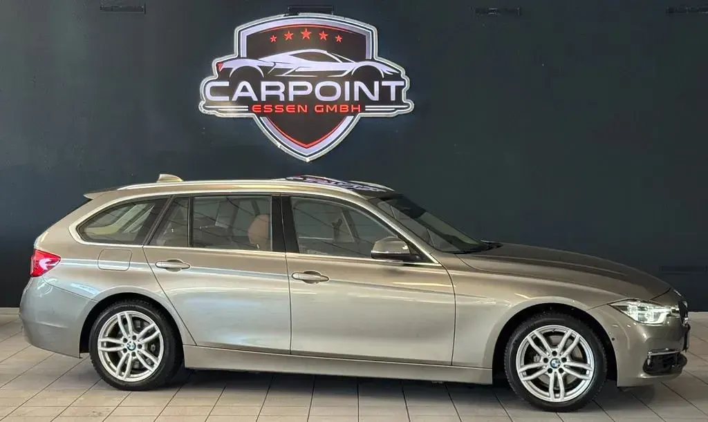 Gebraucht BMW 330 Luxury Line 258 PS (189 kW) 2015 Kombi