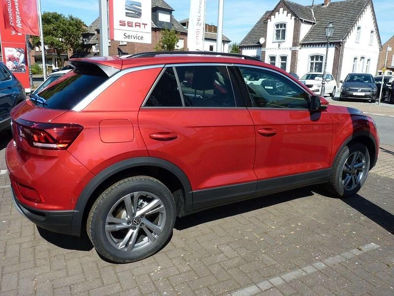Neu VW T-Roc Life 150 PS (110 kW) 2025 Kings red metallic SUV