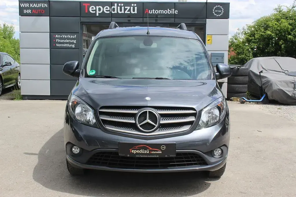 Gebraucht Mercedes Citan 111 110 PS (80 kW) 2018 Tenoritgrau Van / Kleinbus