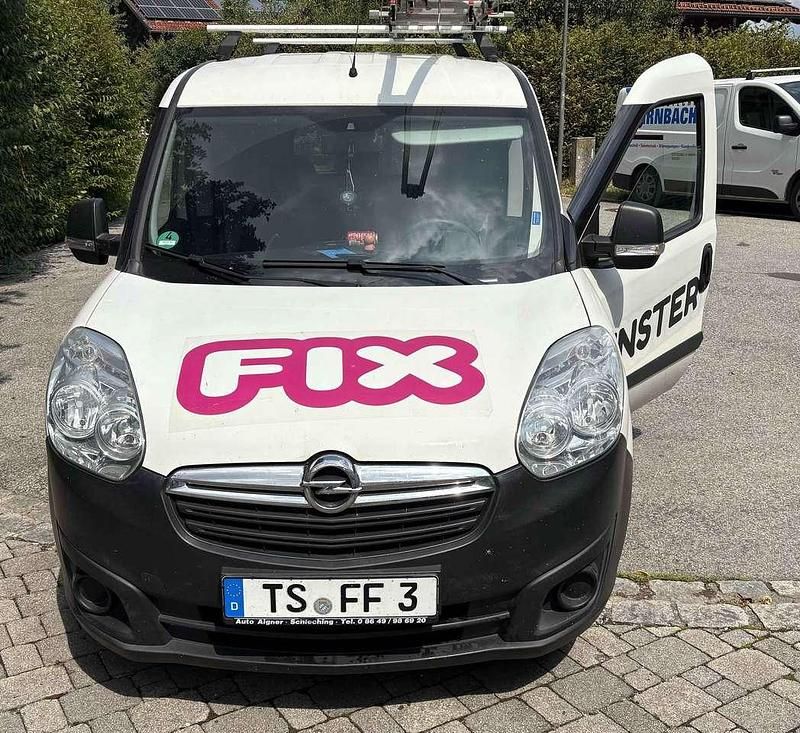 Weiß Gebraucht 2017 Opel Combo Selection Van / Kleinbus | 7.700 € (Fairer Preis) - Bild 1/4