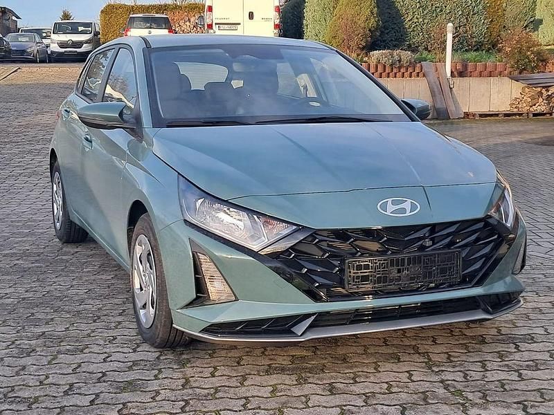 Neu Hyundai i20 90 PS (66 kW) 2026 Grün Kleinwagen
