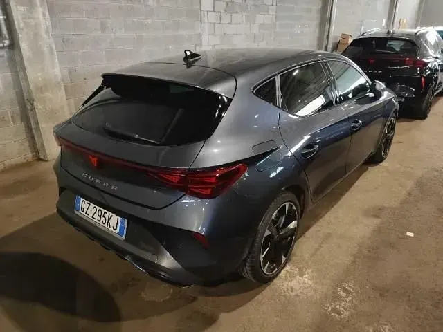 Gebraucht Cupra Leon 150 PS (110 kW) 2025 Magnetic grau metallic (metallic) Limousine