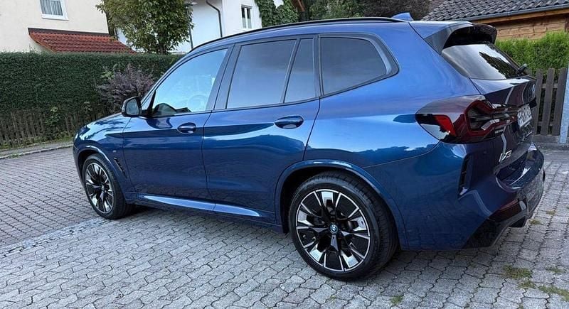 Gebraucht BMW iX3 Impressive 210 kW (286 PS) 2022 Blau SUV
