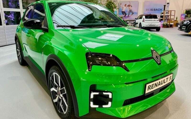 Gruen Gebraucht 2024 Renault R5 Komfort Kleinwagen | 30.990 € (Fairer Preis) - Bild 1/4