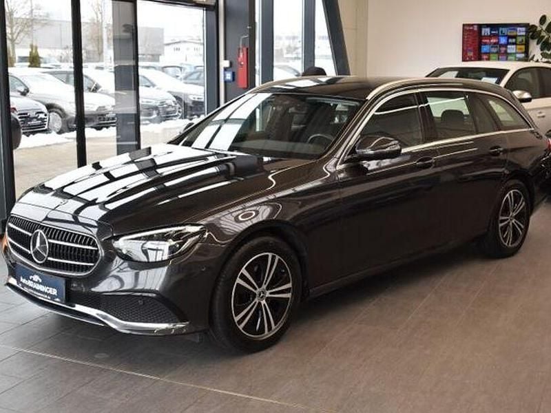 Gebraucht Mercedes E200 Avantgarde 160 PS (117 kW) 2022 Grau Limousine
