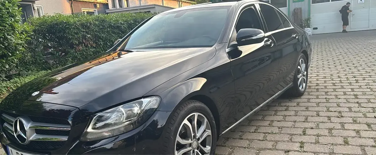 Gebraucht Mercedes C180 156 PS (114 kW) 2015 Schwarz Limousine