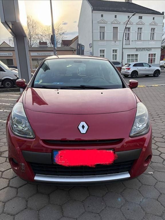 Gebraucht Renault Clio III 75 PS (55 kW) 2010 Rot Limousine