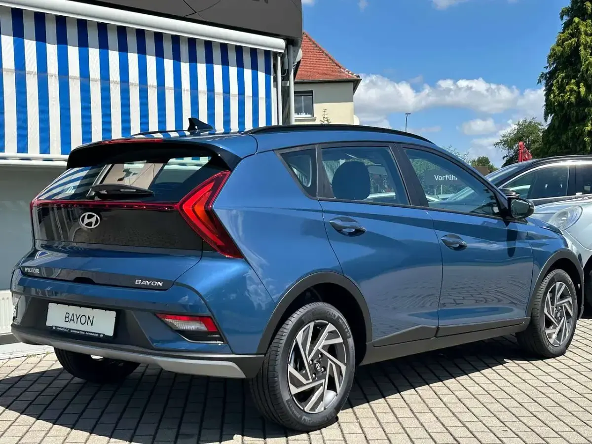 Neu Hyundai Bayon Trend 90 PS (66 kW) 2026 Vibrant blue SUV