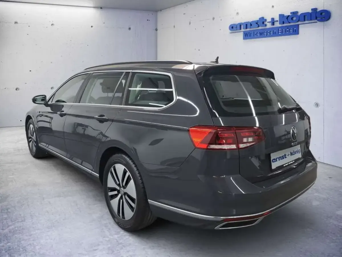 Gebraucht VW Passat GTE 218 PS (160 kW) 2021 Urano gray Kombi