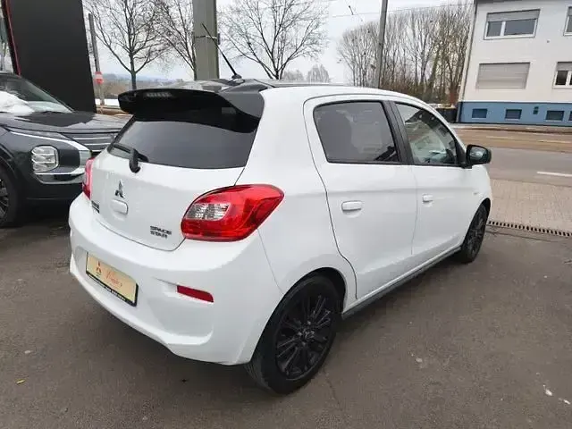 Gebraucht Mitsubishi Space Star Diamant Edition 80 PS (58 kW) 2020 Weiß Limousine