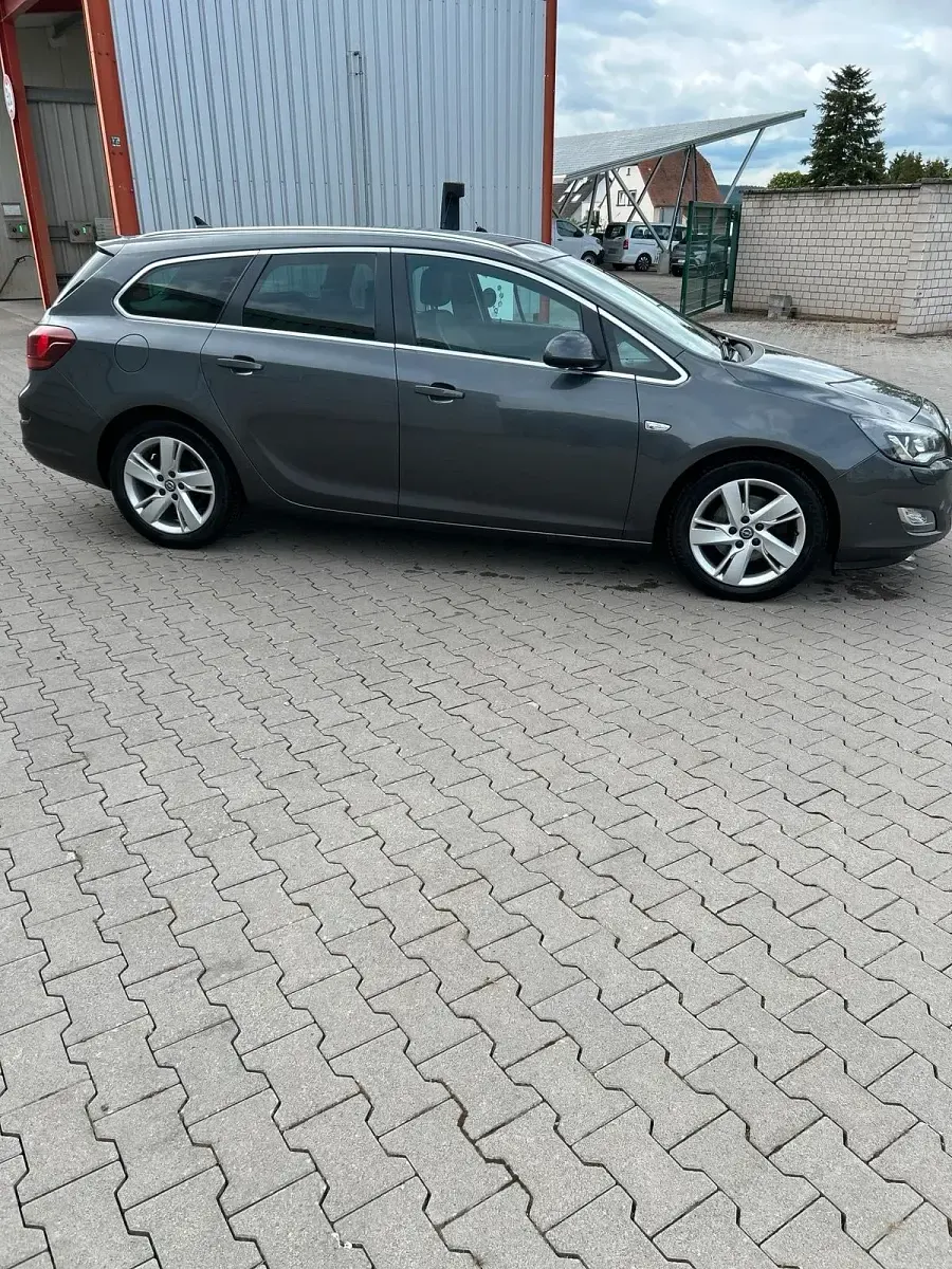 Gebraucht Opel Astra 160 PS (117 kW) 2011 Grau Kombi