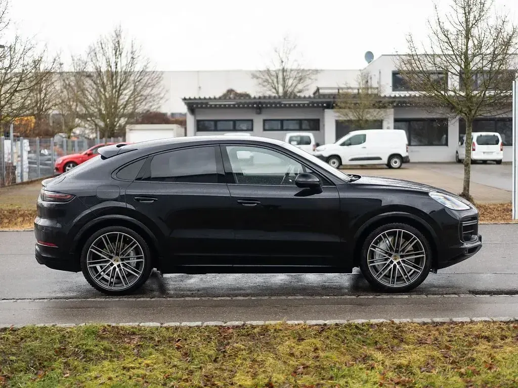 Gebraucht Porsche Cayenne 549 PS (403 kW) 2020 Tiefschwarzmetallic SUV