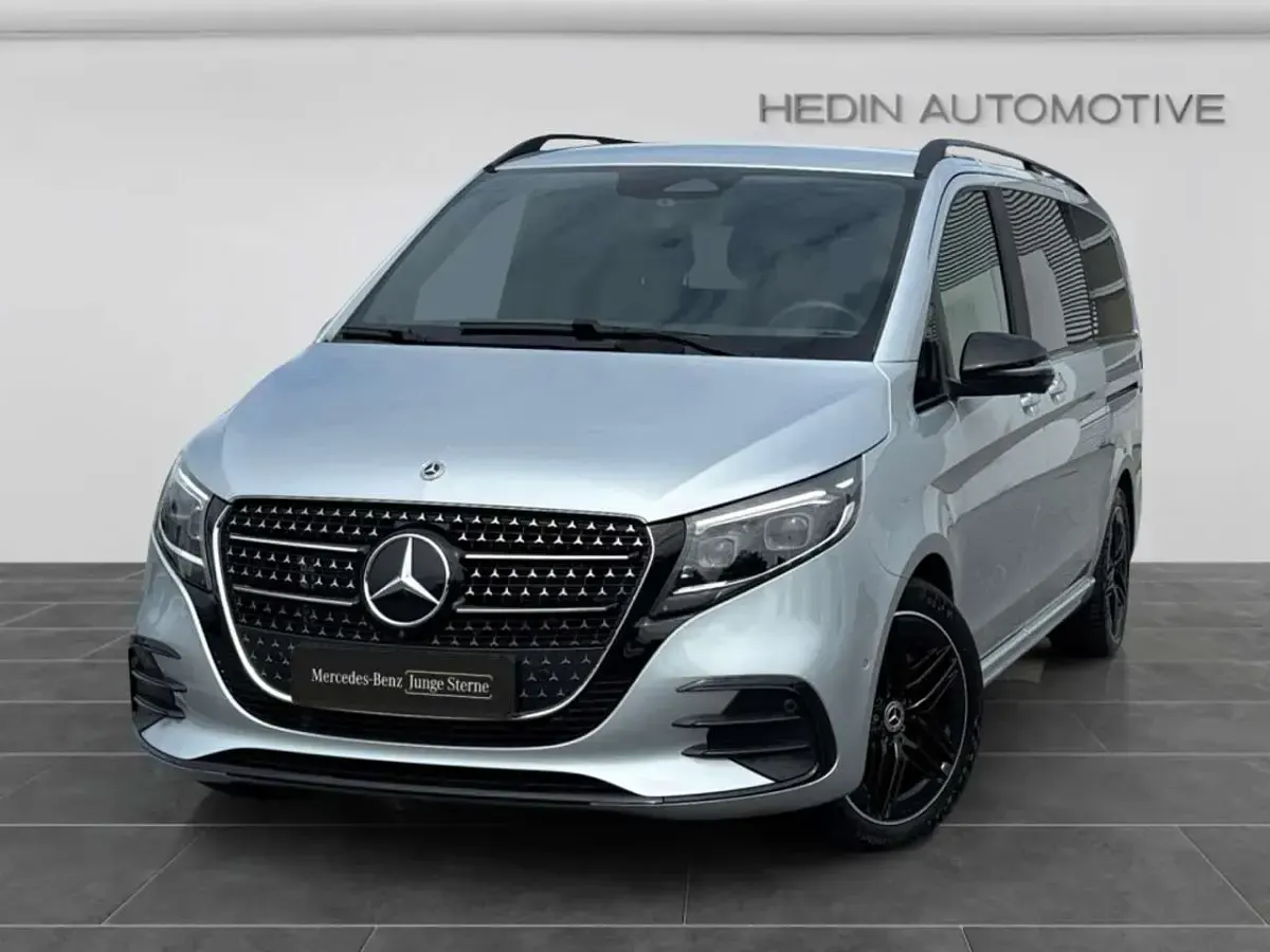 Gebraucht Mercedes V300 AMG 237 PS (174 kW) 2025 Silber Van / Kleinbus