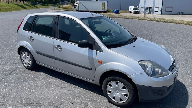 Silber Gebraucht 2006 Ford Fiesta Kleinwagen | 950 € (Guter Preis) - Bild 1/4