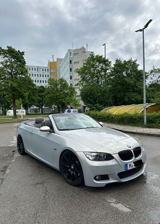Grau Gebraucht 2009 BMW 335 Cabriolet M Sport Cabrio | 20.800 € (Fairer Preis) - Bild 1/4