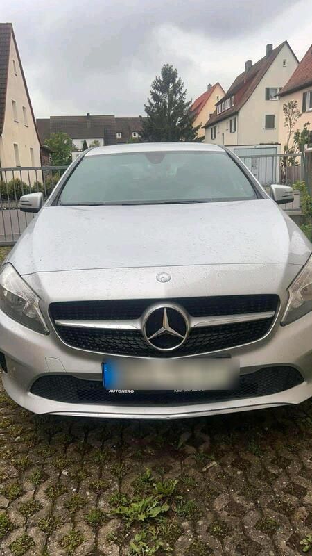 Silber Gebraucht 2016 Mercedes A180 Limousine | 16.499 € (Fairer Preis) - Bild 1/4