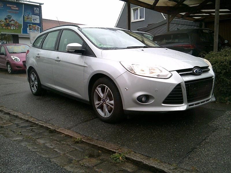 Gebraucht Ford Focus SYNC Edition 125 PS (91 kW) 2013 Silber Kombi