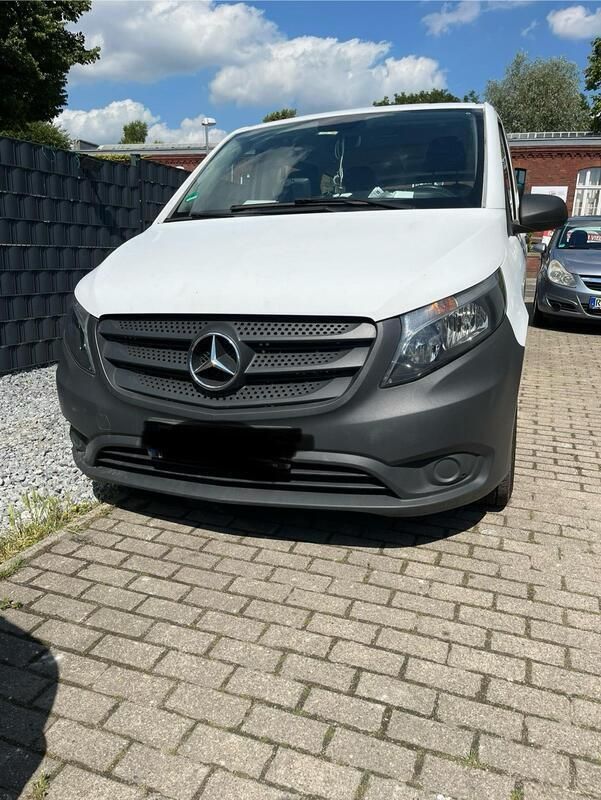 Weiß Gebraucht 2016 Mercedes Vito Van / Kleinbus | 20.000 € - Bild 1/2