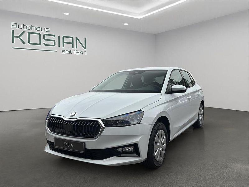 Weiß Neu 2025 Skoda Fabia Essence Limousine | 17.990 € (Fairer Preis) - Bild 1/4