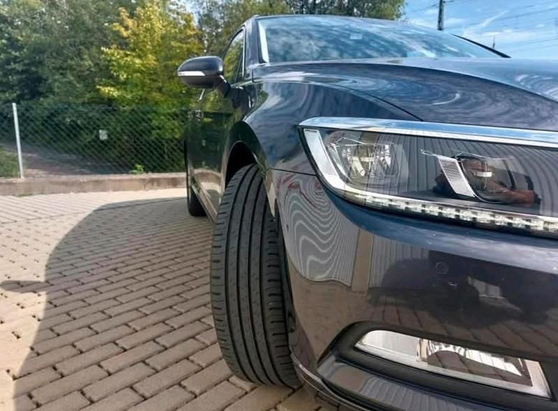 Gebraucht VW Passat 120 PS (88 kW) 2018 Grau Kombi