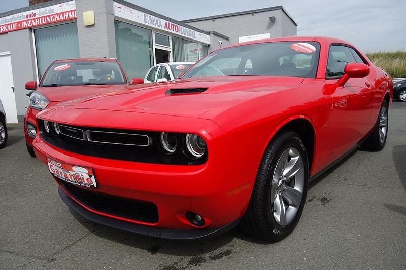 Rot Gebraucht 2023 Dodge Challenger SXT Coupé | 32.990 € (Guter Preis) - Bild 1/4