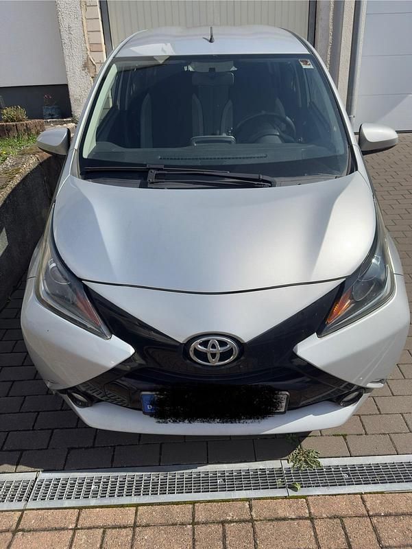Silber Gebraucht 2017 Toyota Aygo Kleinwagen | 7.000 € (Fairer Preis) - Bild 1/4