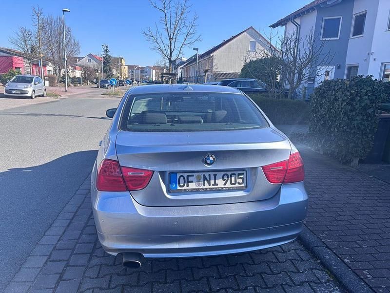 Second-hand BMW 318 143 CP (105 kW) 2008 Argintiu Berlinǎ