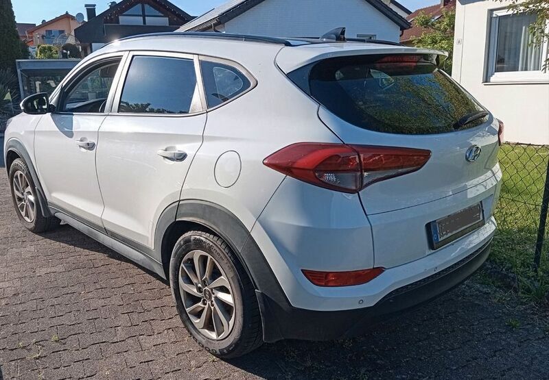 Gebraucht Hyundai Tucson 159 PS (116 kW) 2017 Weiß SUV