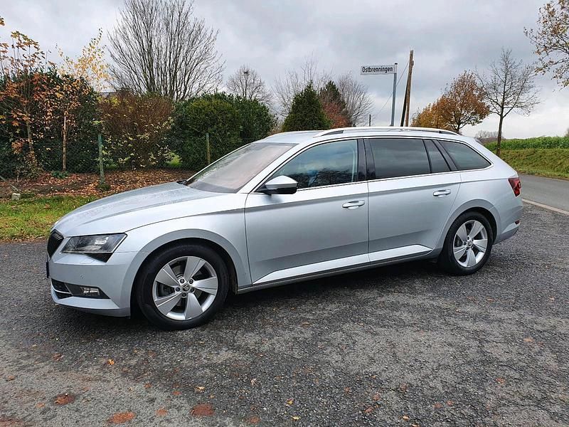 Silber Gebraucht 2017 Skoda Superb Style Kombi | 19.200 € (Etwas zu teuer) - Bild 1/4