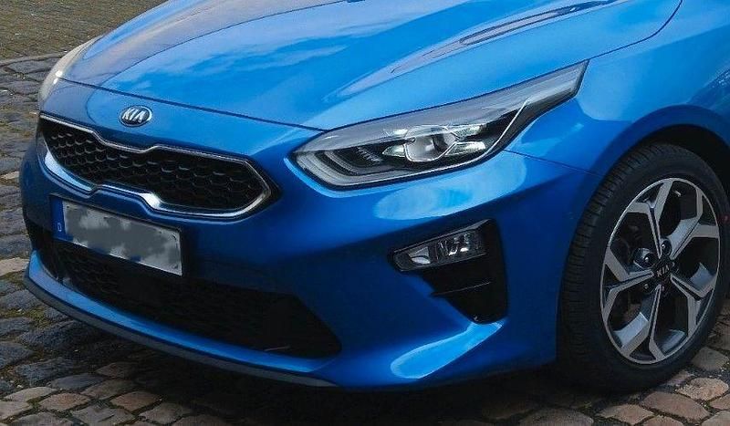 Gebraucht Kia Ceed Spirit 159 PS (116 kW) 2021 Blau Kleinwagen