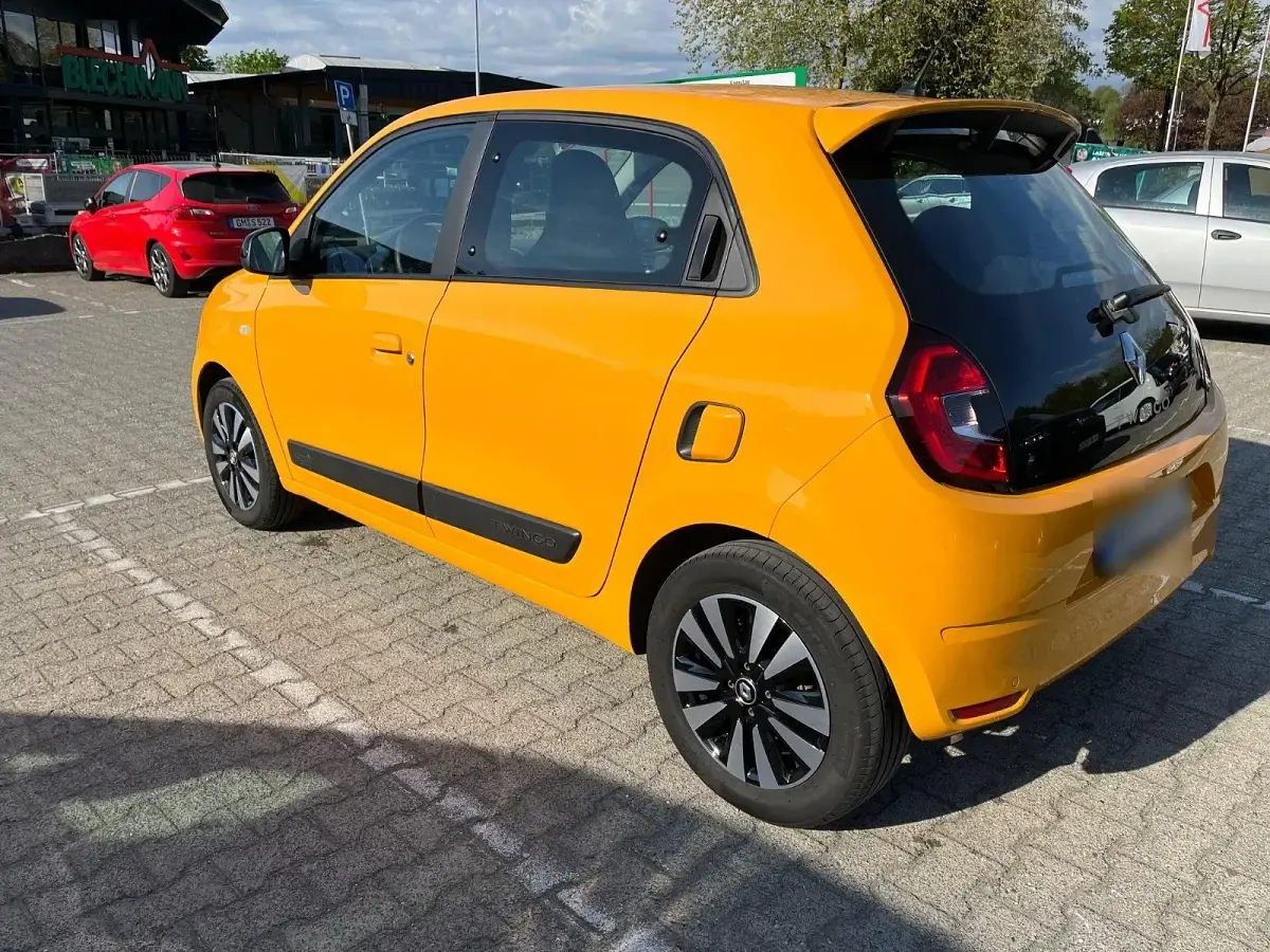 Używany Renault Twingo Intens 65 KM (47 kW) 2022 Pomarańczowy Hatchback