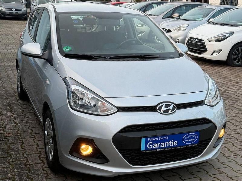 Gebraucht Hyundai i10 Style 67 PS (49 kW) 2014 Silber Kleinwagen