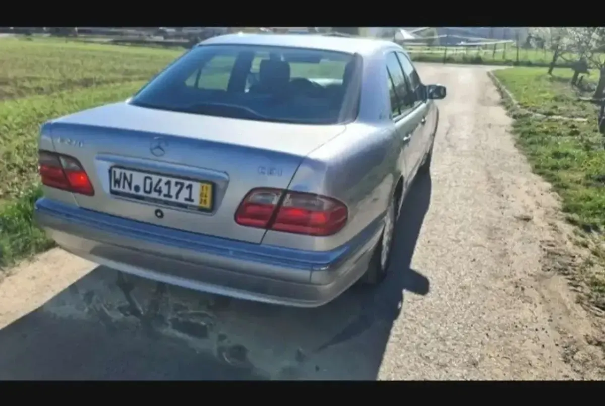 Gebraucht Mercedes E270 Elegance 170 PS (125 kW) 2001 Limousine