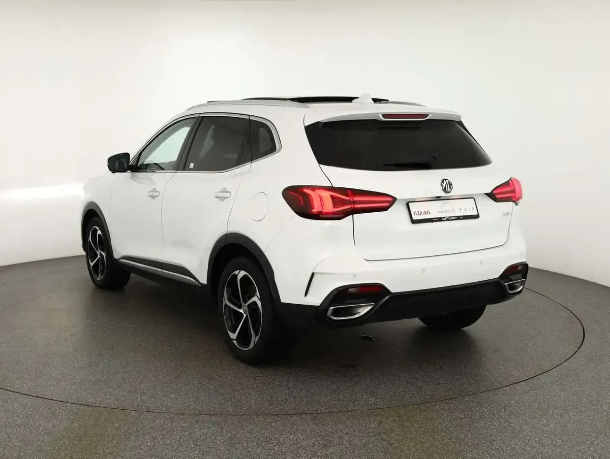 Second-hand MG HS Luxury 162 CP (119 kW) 2024 Alb SUV
