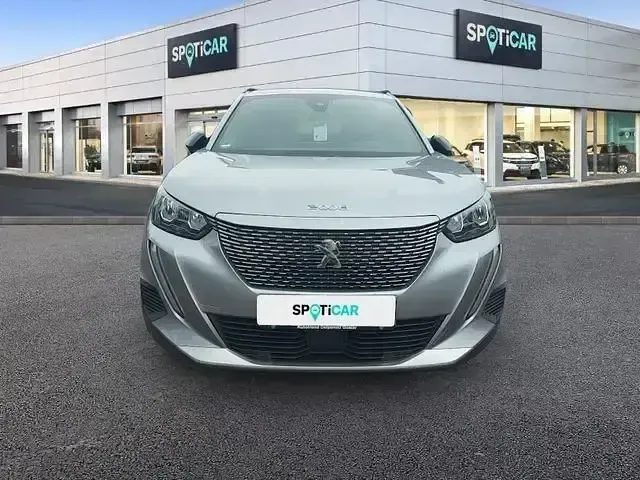 Second-hand Peugeot e-2008 Allure 100 kW (136 CP) 2023 Argintiu SUV