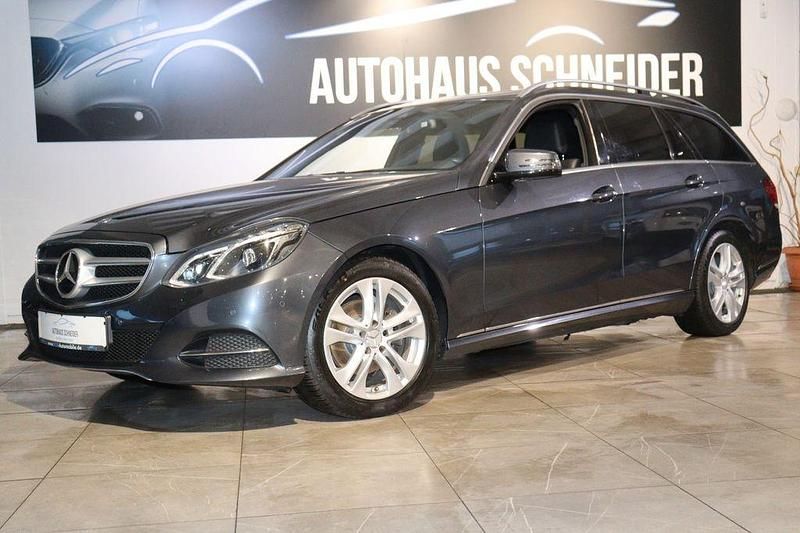 Grau Gebraucht 2015 Mercedes E220 Limousine | 15.400 € (Fairer Preis) - Bild 1/4