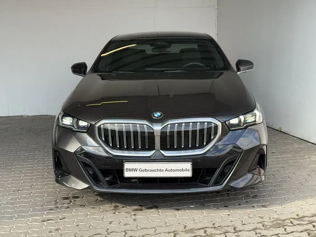Gebraucht BMW 520 M Sport 197 PS (144 kW) 2024 Grau Limousine