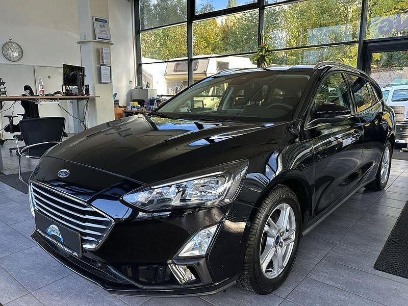Schwarz Gebraucht 2021 Ford Focus Cool & Connect Limousine | 18.690 € (Fairer Preis) - Bild 1/3